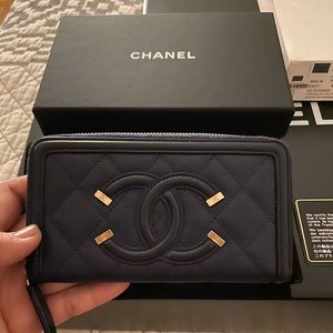 Chanel Filigree Medium Wallet in Caviar